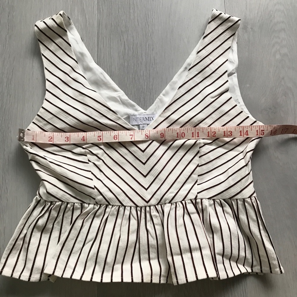 INTERMIX WHITE RED CHEVRON STRIPE PEPLUM CROP BLOUSE V NECK CROP WOMENS P - Picture 3 of 9